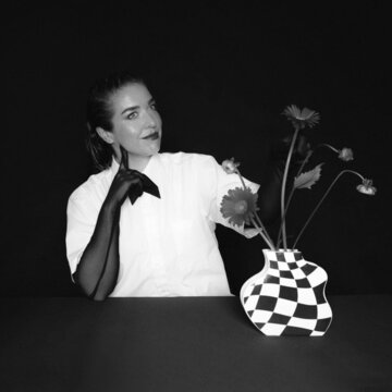 Artist Image - Meggie Lennon